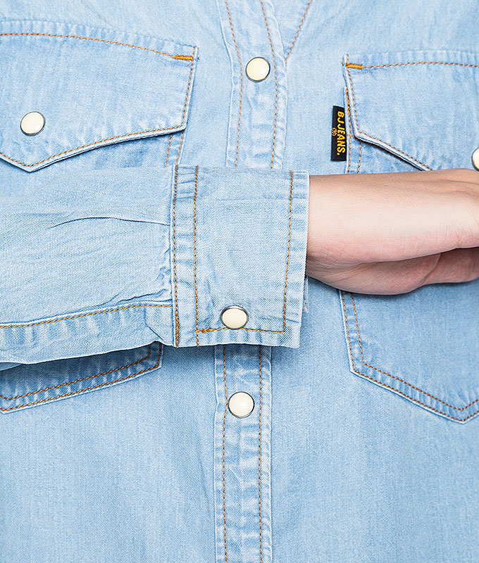 เสื้อเชิ้ตแขนยาว Snap-button Light-washed Denim